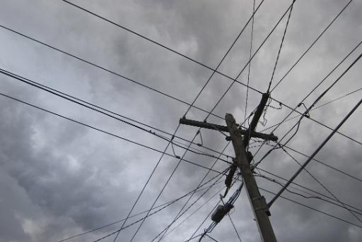 criss crossing power cables